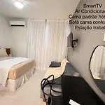 Flat 1 Quadra Praia Do Forte Com Ac E Wifi